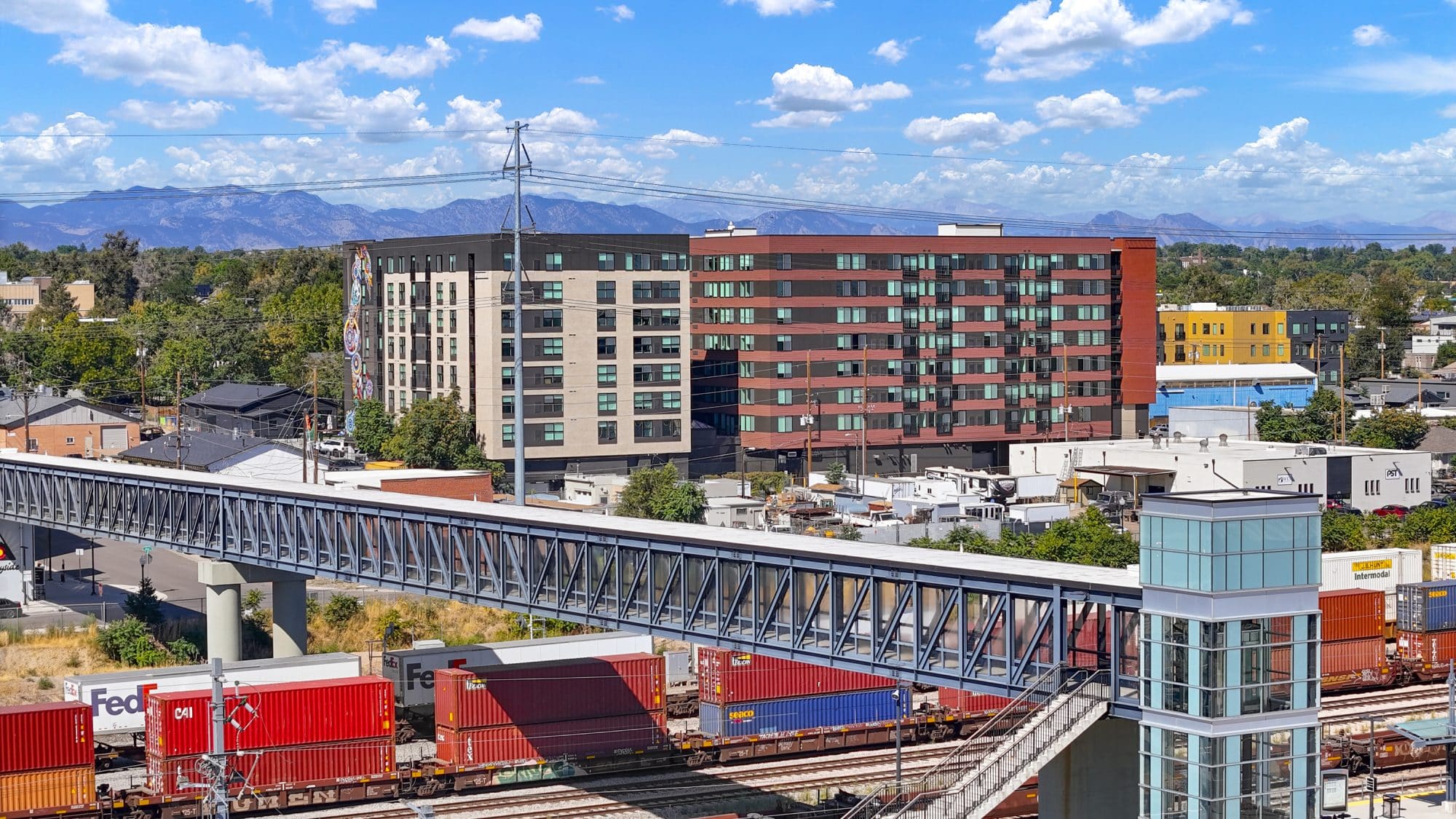 Alloy Sunnyside exterior train tracks